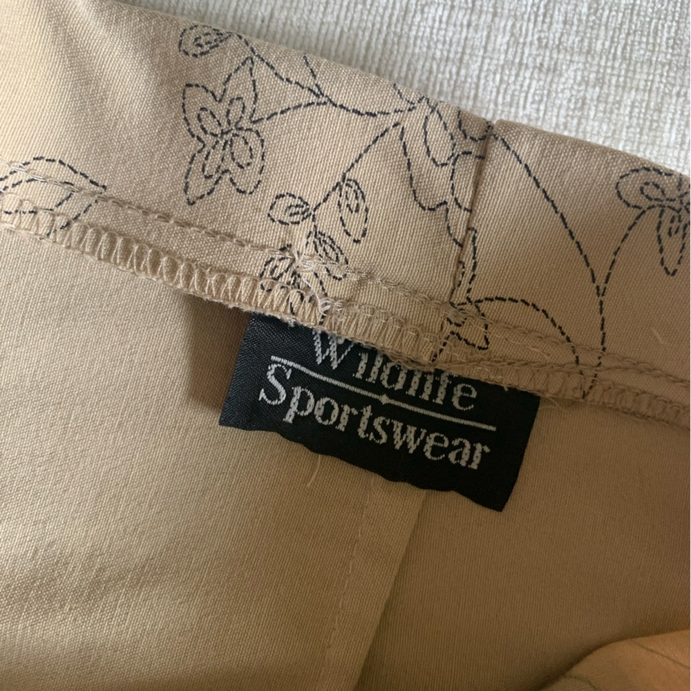 ✨VINTAGE✨ Wildlife Sportswear // Tan Floral Skirt